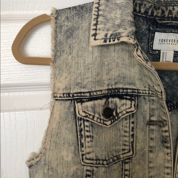 Forever 21 Denim Acid Wash Jean Vest - Picture 3 of 4